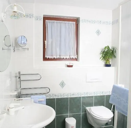 Gaestehaus Ortner בית הארחה 4*